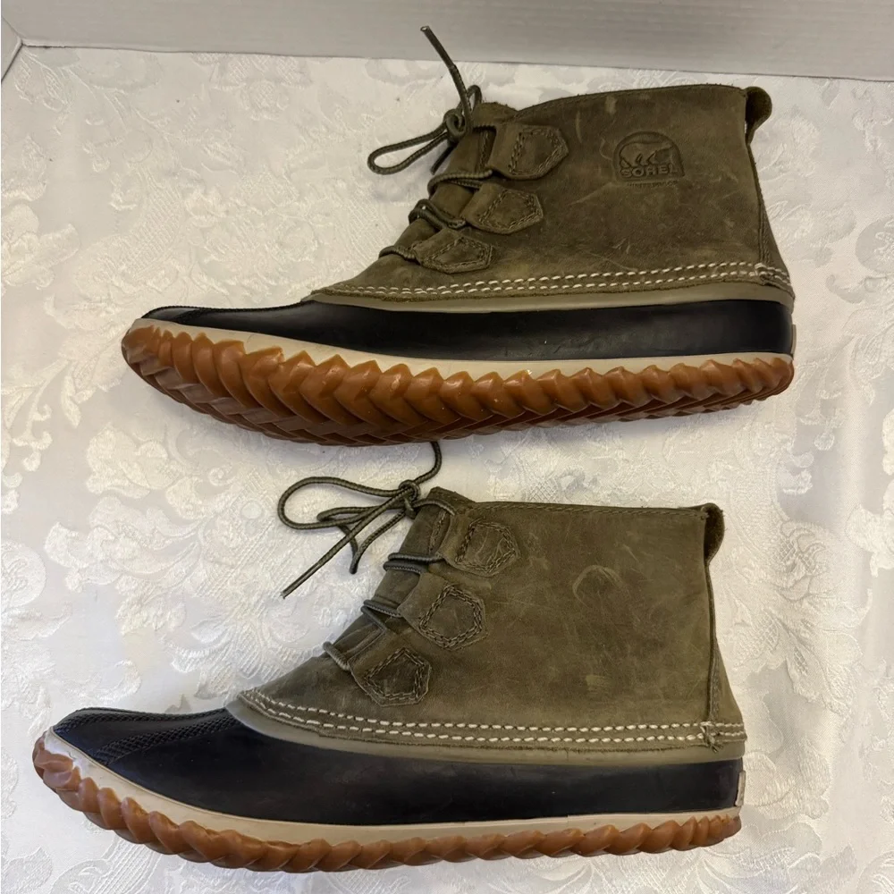 Sorel Out N‎ About Leather Casual Duck Boot Sage Black  Women’s 10 Waterproof